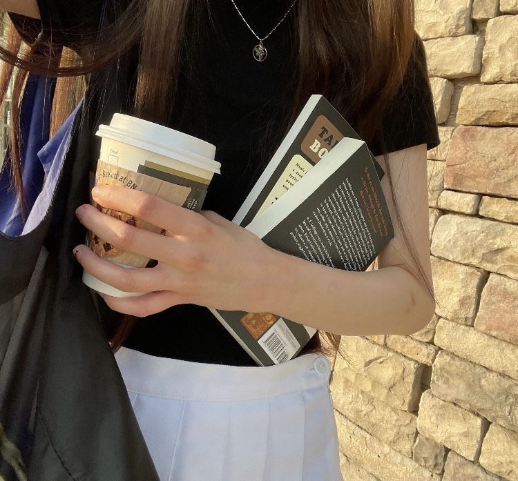 girl with coffe cup